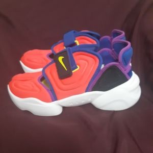 Nike aqua rift womens bright crimson size 7